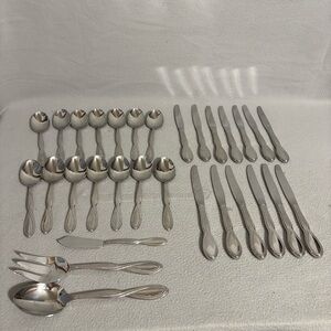 Lot of 30 Oneida Axis Stainless Steel Flatware Pieces 15 spoons 13 knives 1 fork